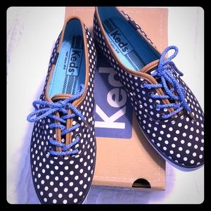 KEDS Originals navy & wht polkadot w/suede detail